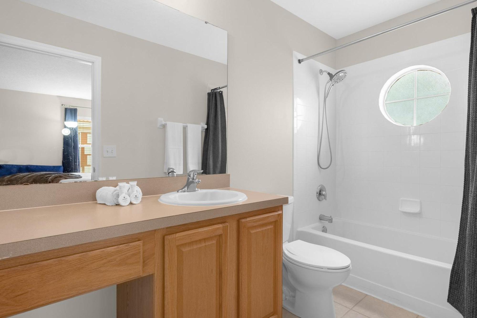 Large Spacious Home W Private Pool & Hot Tub Davenport Exteriör bild