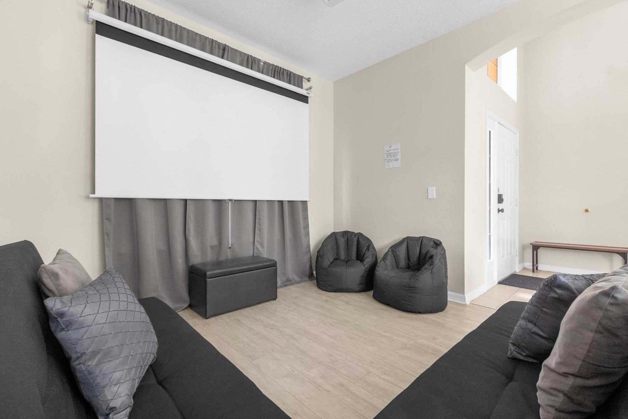 Large Spacious Home W Private Pool & Hot Tub Davenport Exteriör bild