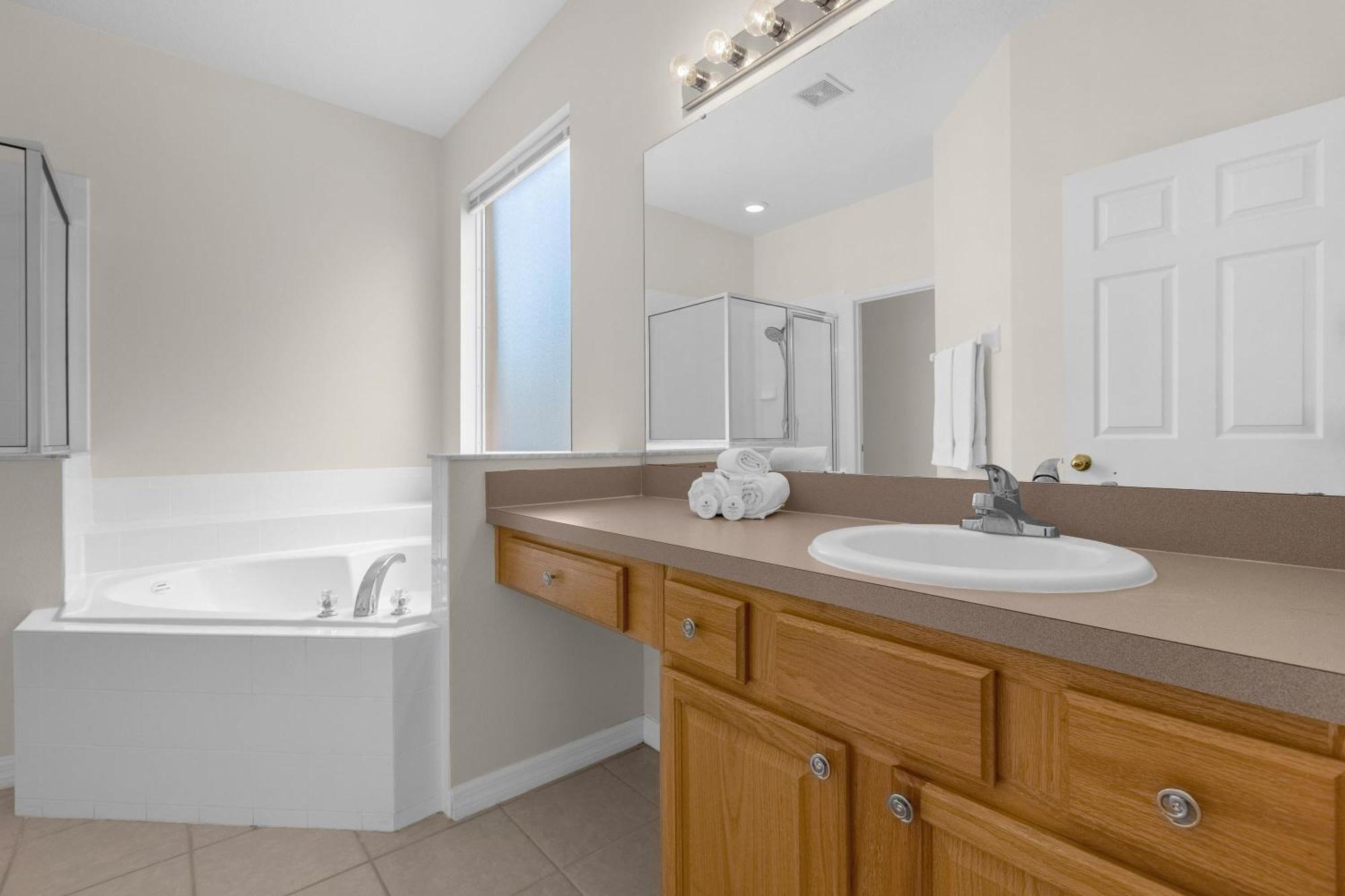 Large Spacious Home W Private Pool & Hot Tub Davenport Exteriör bild