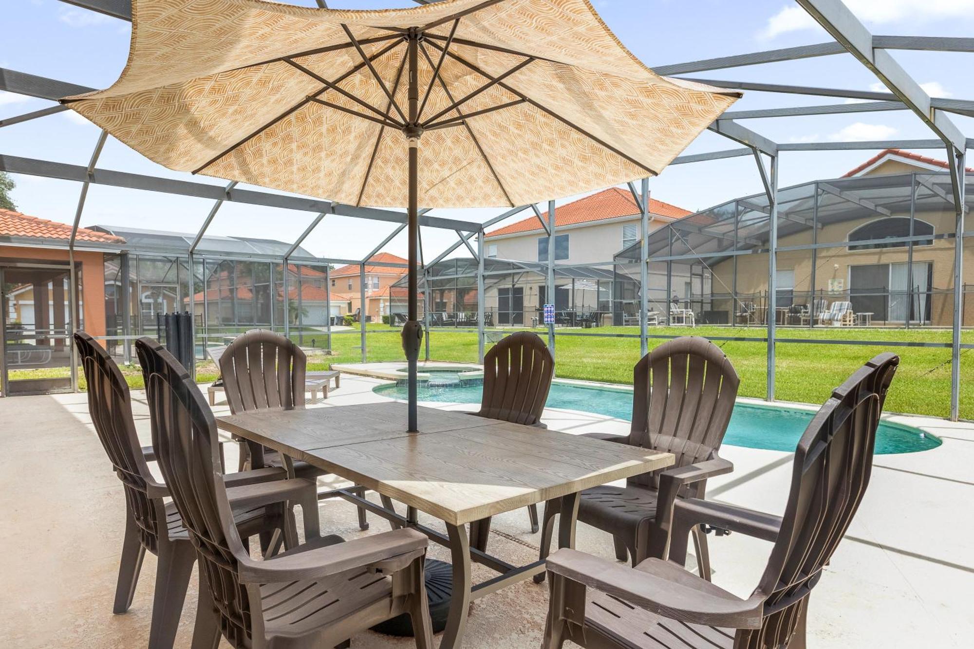 Large Spacious Home W Private Pool & Hot Tub Davenport Exteriör bild