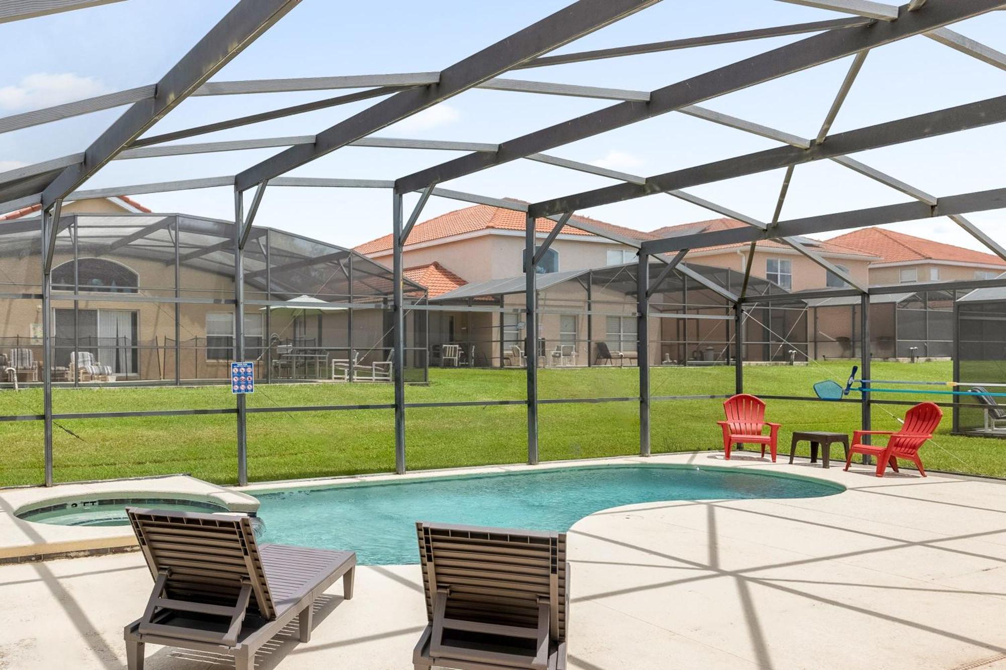 Large Spacious Home W Private Pool & Hot Tub Davenport Exteriör bild