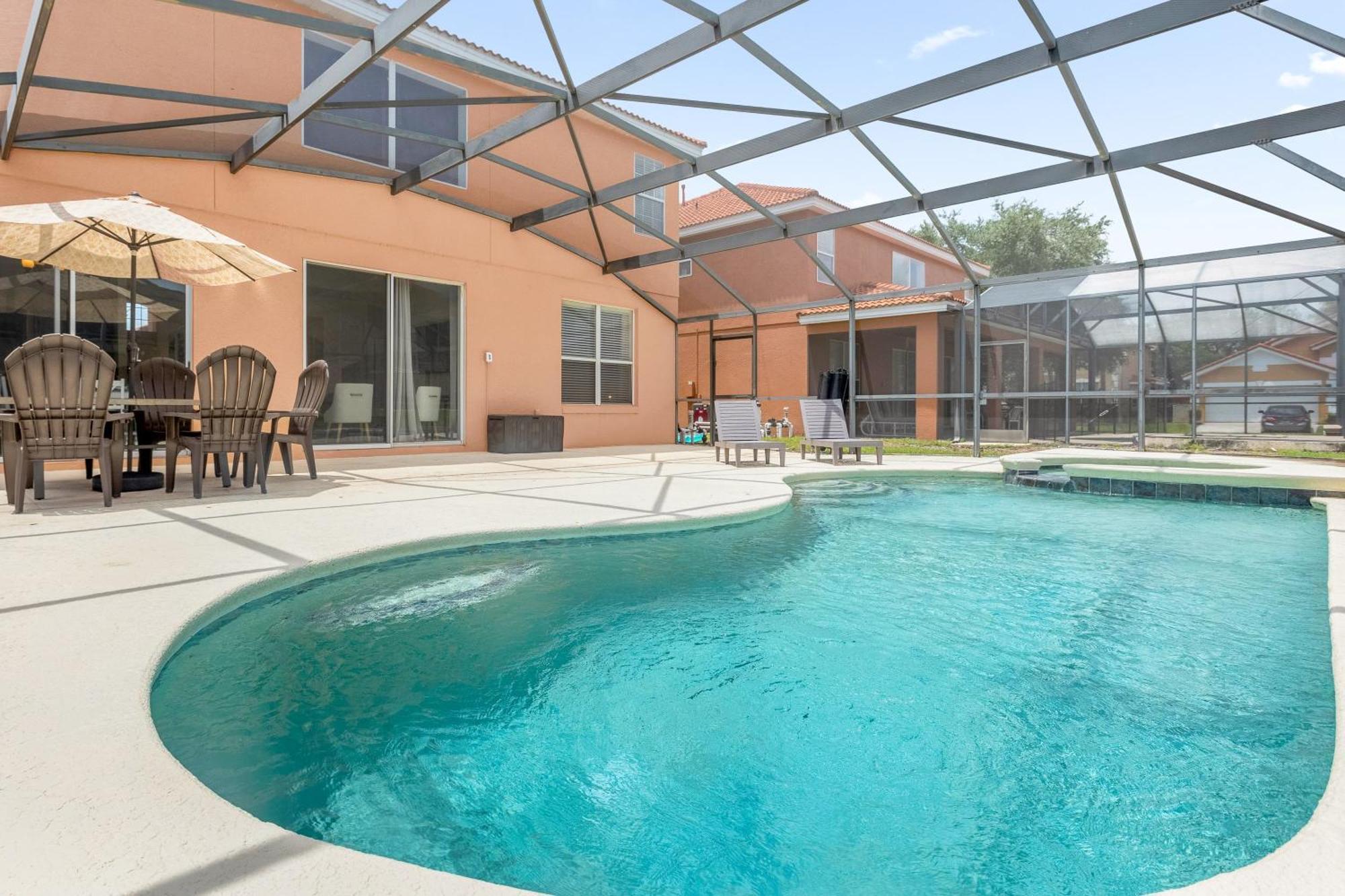 Large Spacious Home W Private Pool & Hot Tub Davenport Exteriör bild